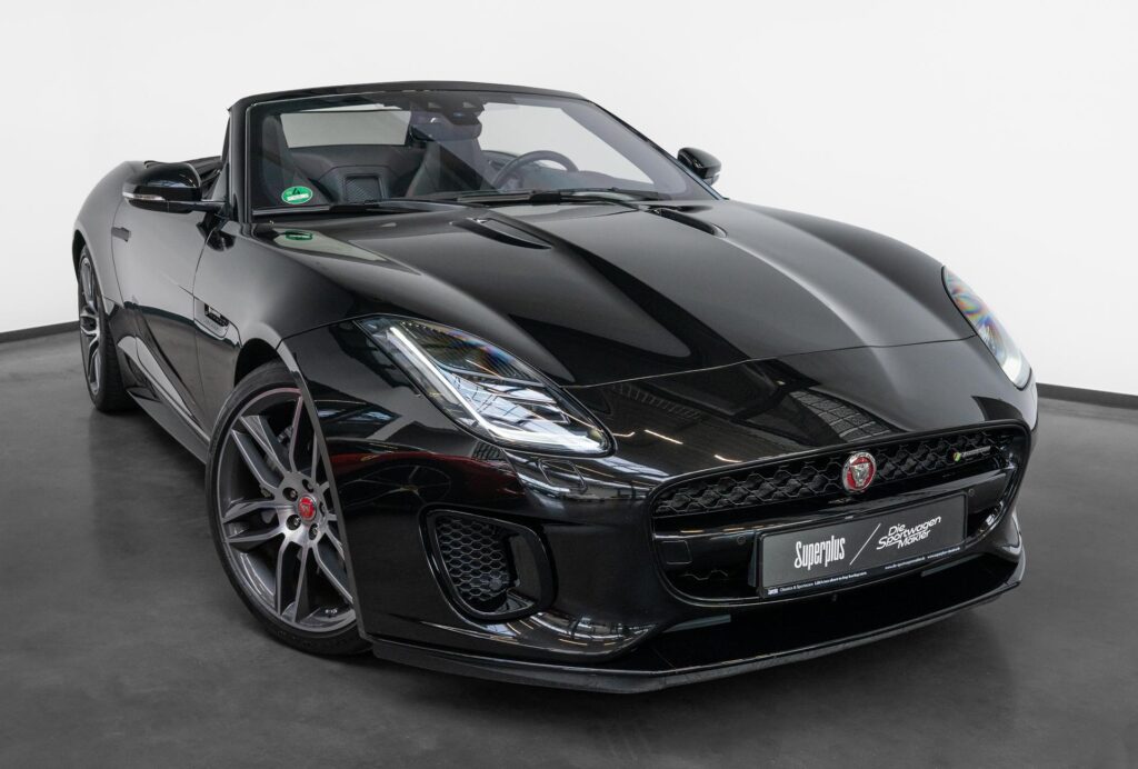 Jaguar F-Type P300 R-Dynamic