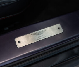 Aston Martin V8 Vantage Logo