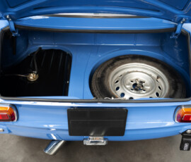 Alfa Romeo GT Super+ Restomod Kofferraum mit Ersatzrad