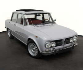Alfa Romeo Giulia 1600 Faltdach in grau von Front-Dreiviertelansicht von rechts oben