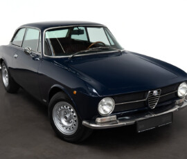 Alfa Romeo GT 1300 Junior Front-Dreiviertelansicht von rechts oben