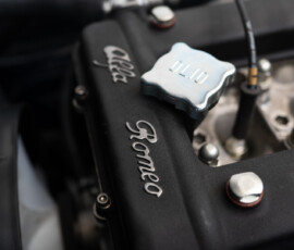 Alfa Romeo GT 1300 Junior Motorraum Detail